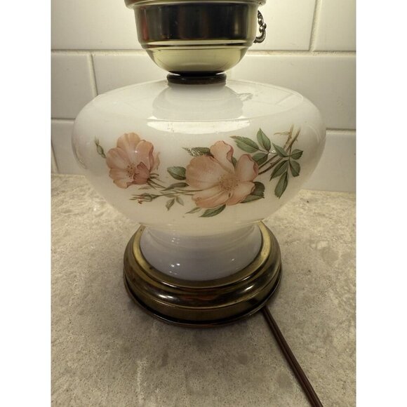 Vintage Milk glass electric hurricane lamp with brass base and floral motifs. - Picture 3 of 16